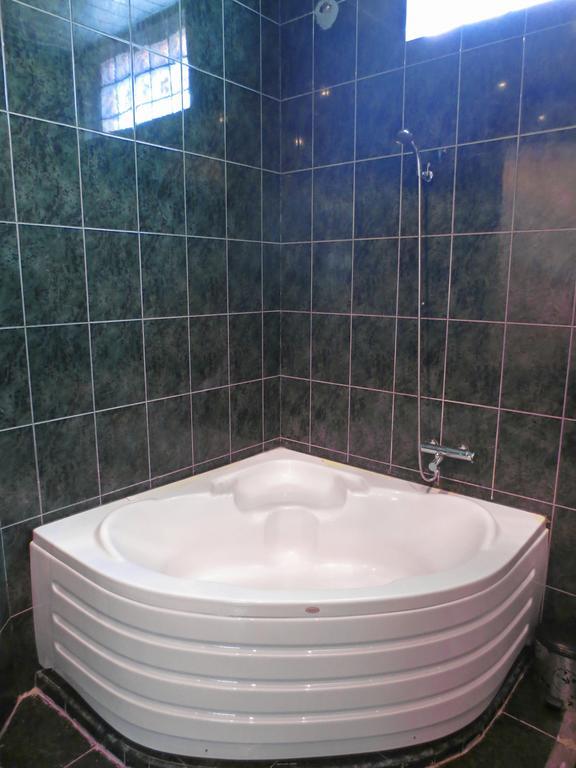Batumi Sun Hostel Chambre photo