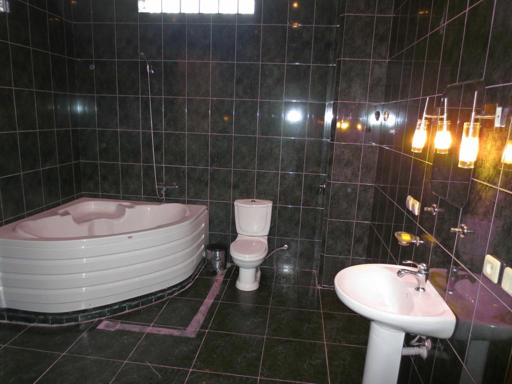 Batumi Sun Hostel Chambre photo